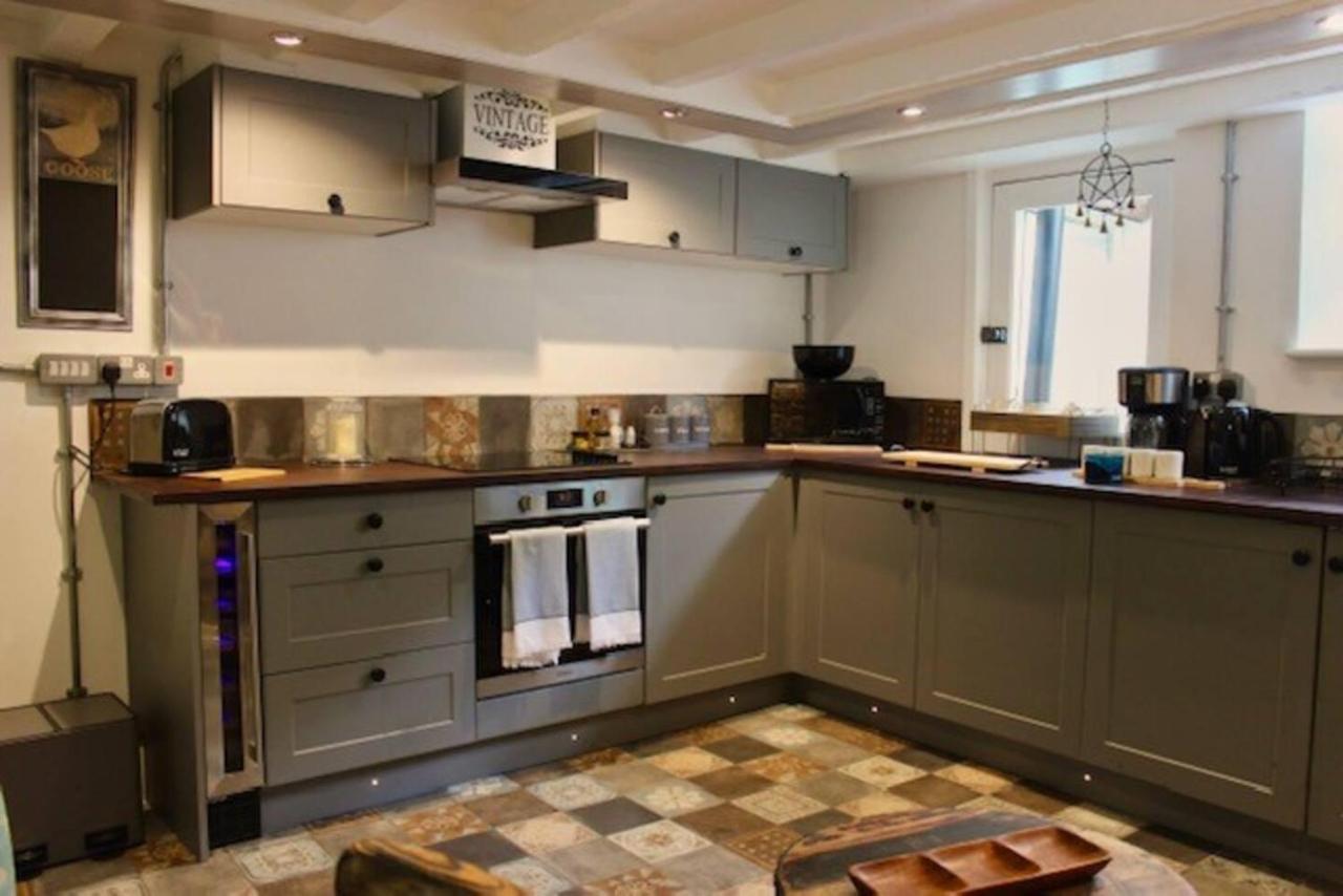 סקארבורו Boutique Fisherman'S Grade II Listed Cottage מראה חיצוני תמונה